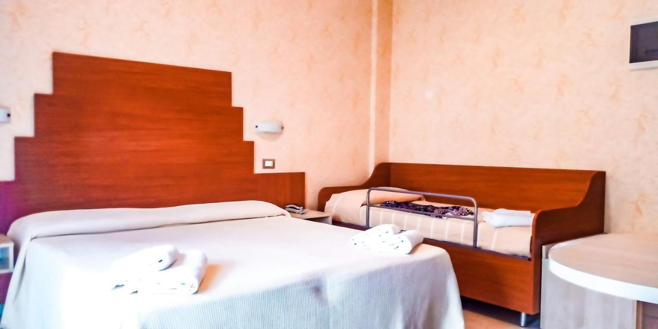 Hotel Condor Milano Marittima Exteriör bild